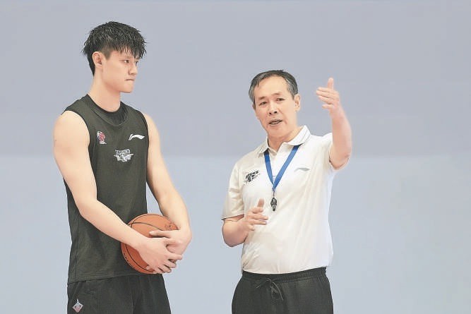 青少年学生篮球训练营发言稿_0